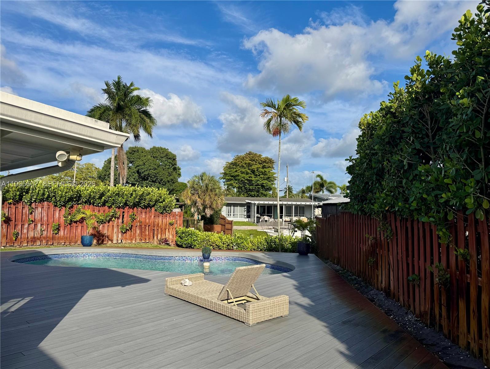 LAUDERDALE ISLES NO 2-BLK - Residential