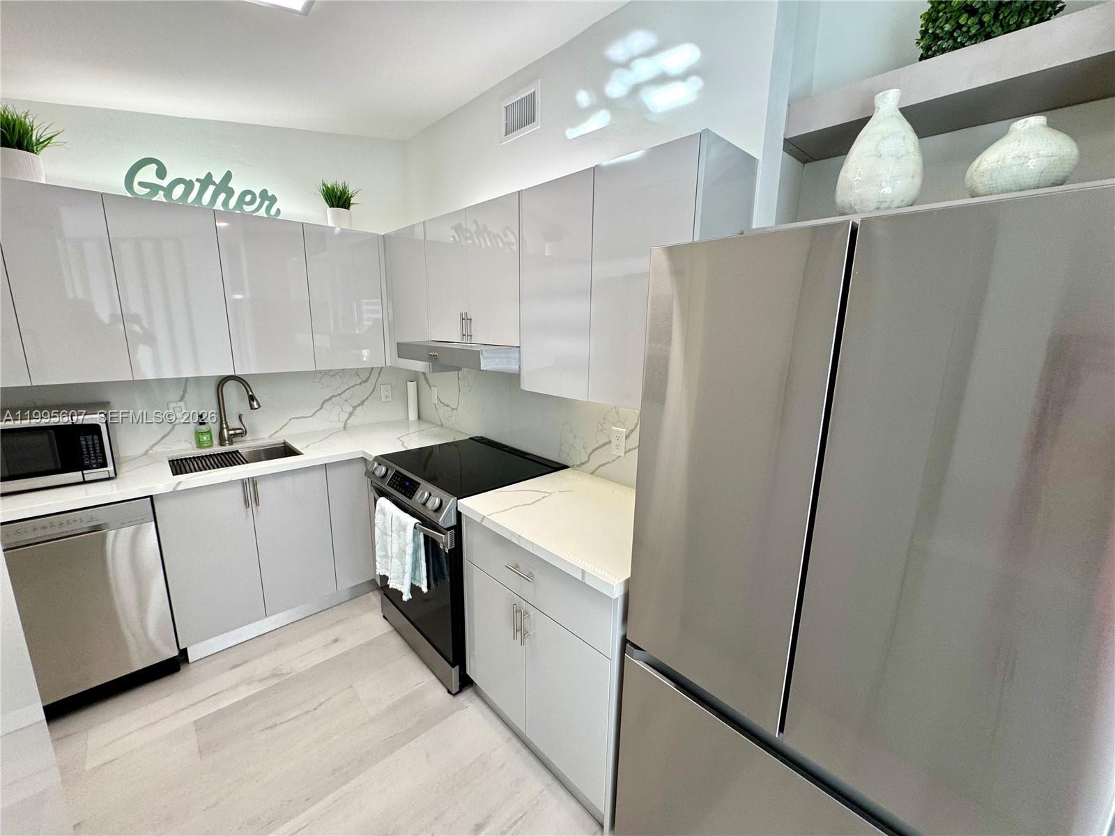 LAUDERDALE ISLES NO 2-BLK - Residential