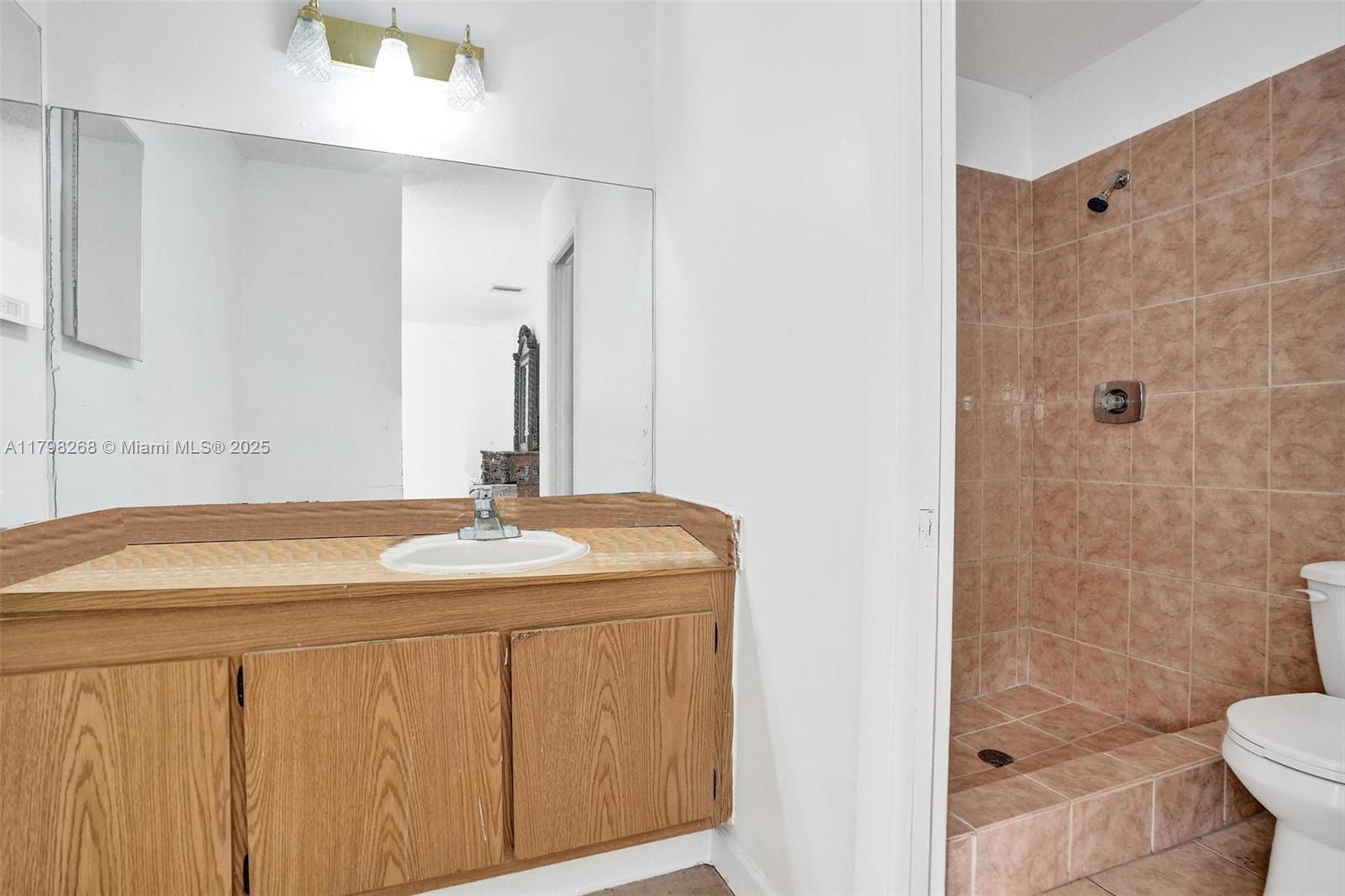 HAMPTONS OF NORTH LAUDERD - Residential Lease