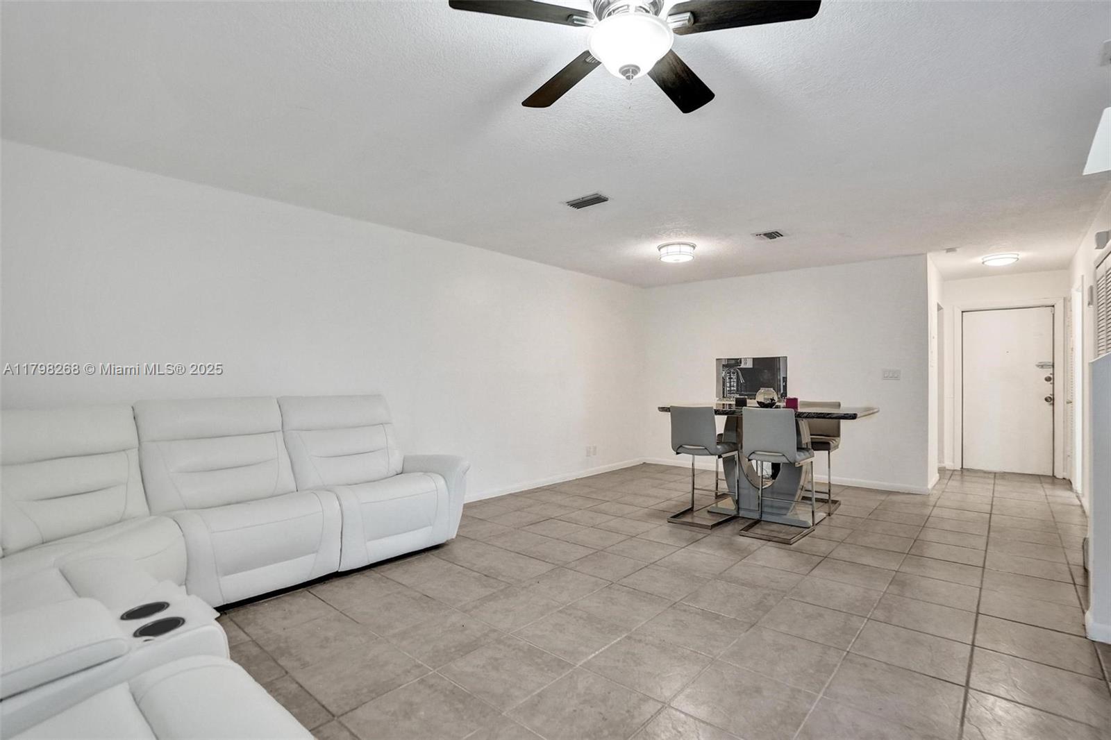HAMPTONS OF NORTH LAUDERD - Residential Lease