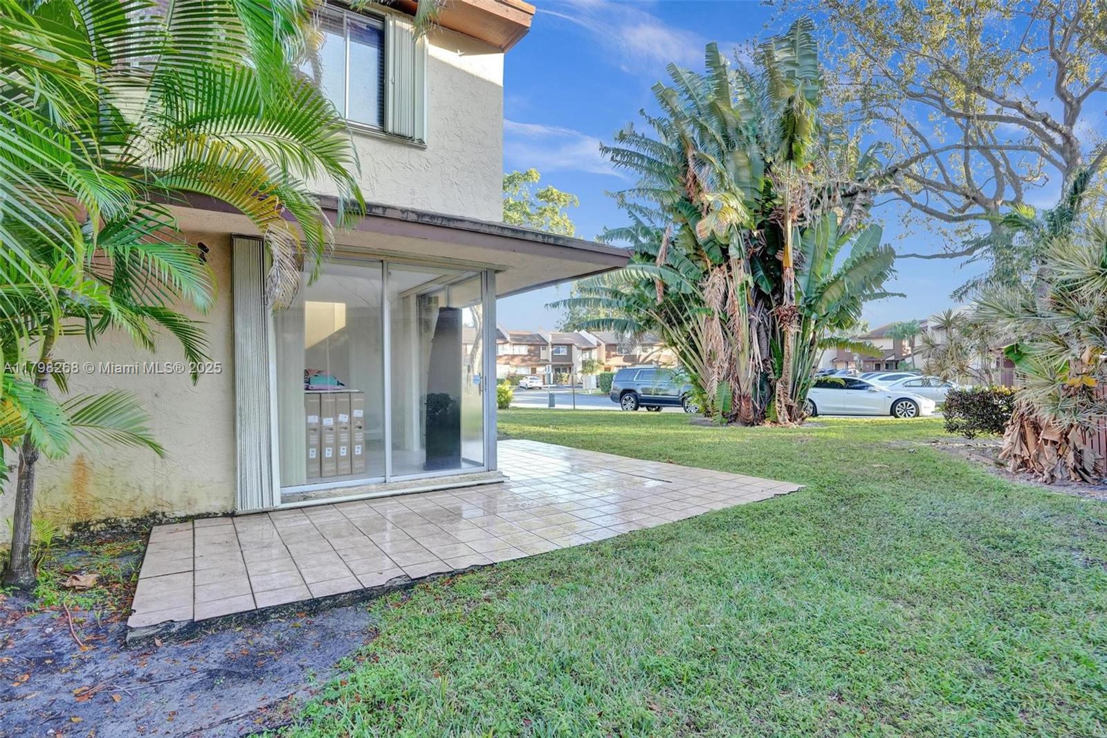 HAMPTONS OF NORTH LAUDERD - Residential Lease