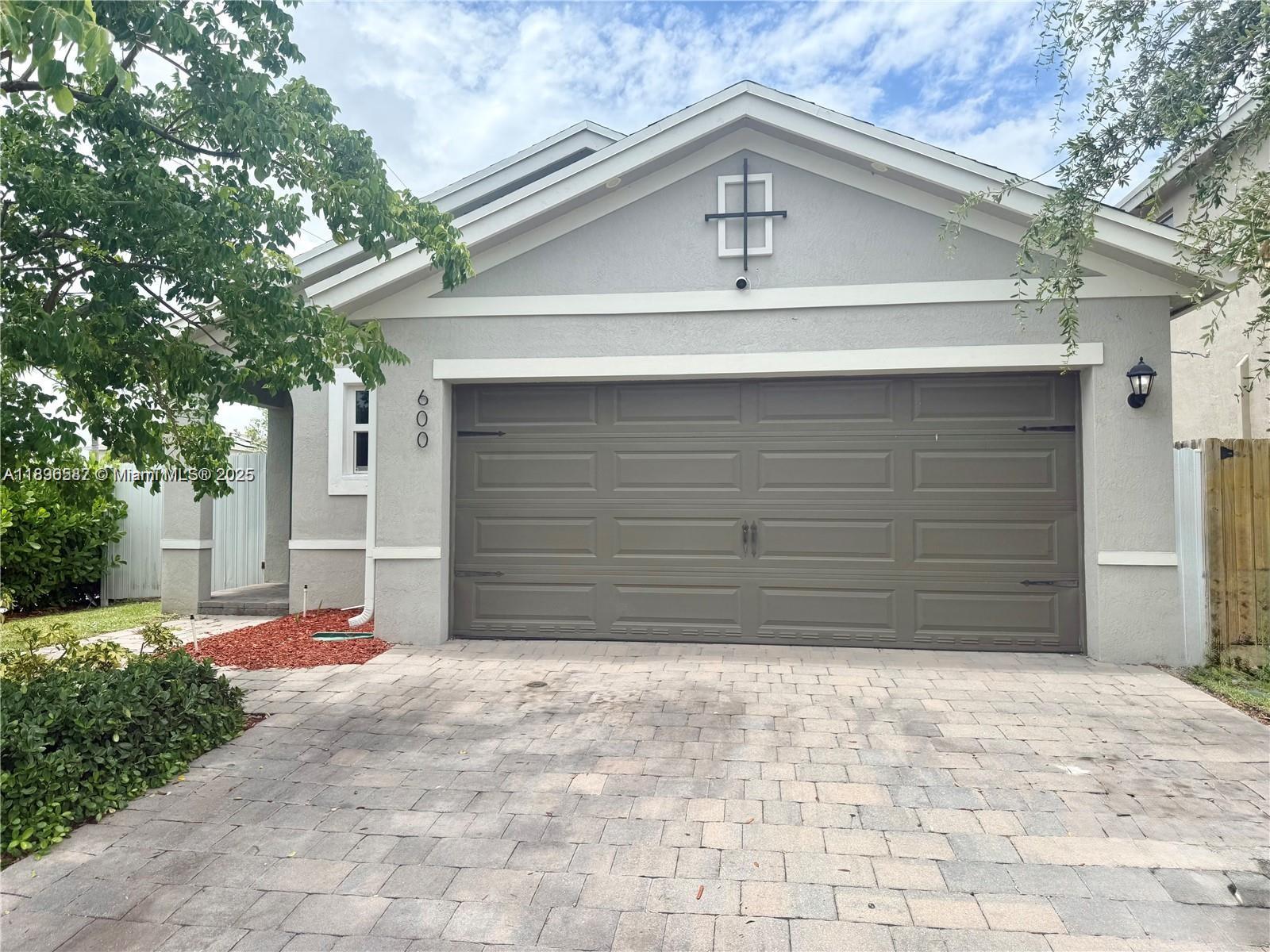 Royal Homes - Residential