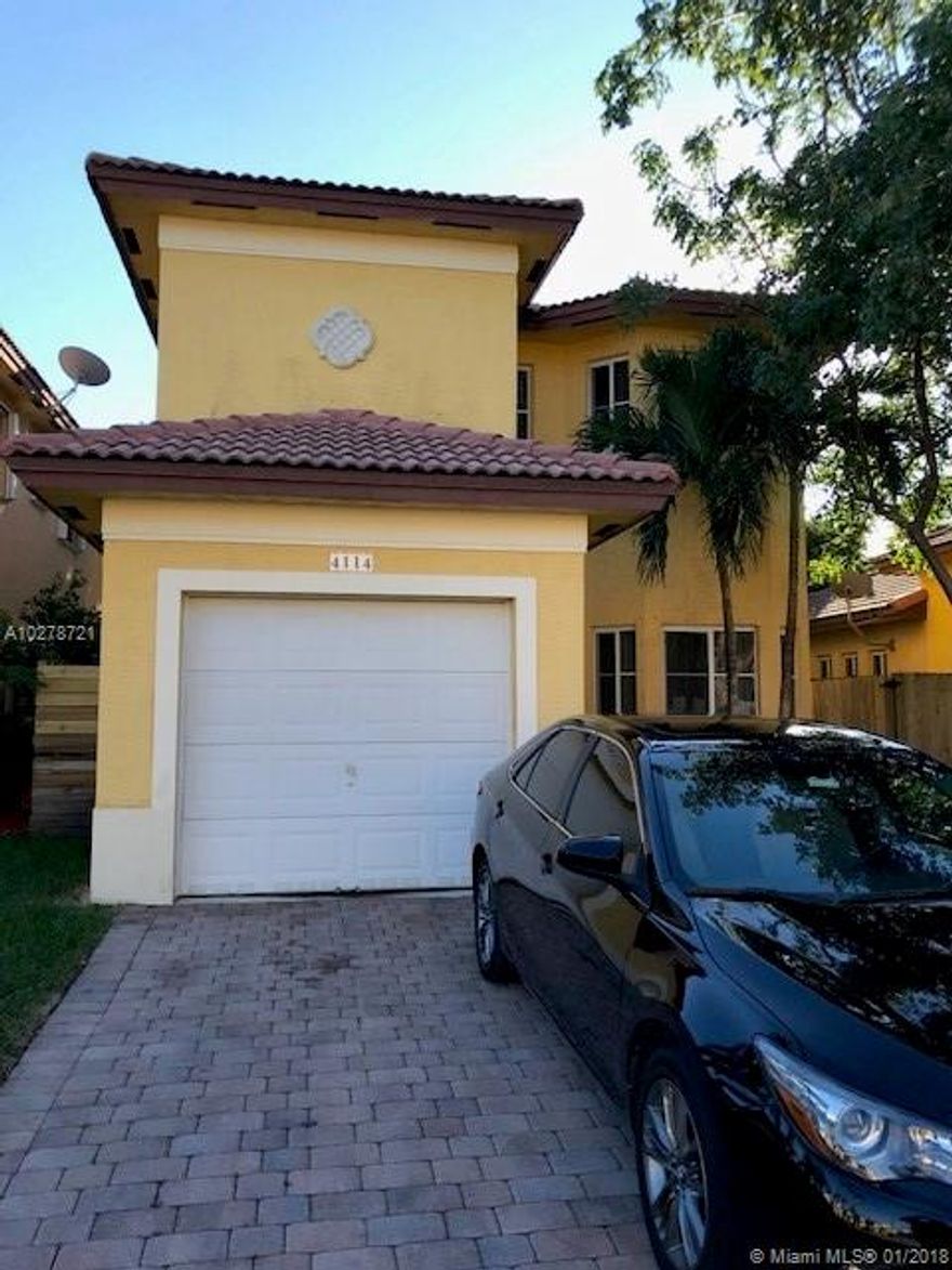 Nice property featuring 3 bed, 2.5 bath with lake view plus 1 car garage in Homestead located in the Pebblebrook II neighborhood. Gated community. Wont last for much longer. Easy to show.

OFFERS TO LEASE TO INCLUDE COMPLETE PROOF OF INCOME AND BACKGROUND CHECK. NO COMMISSION'S EXTENSIONS / RENEWALS.

Also for Sale mls A10396792