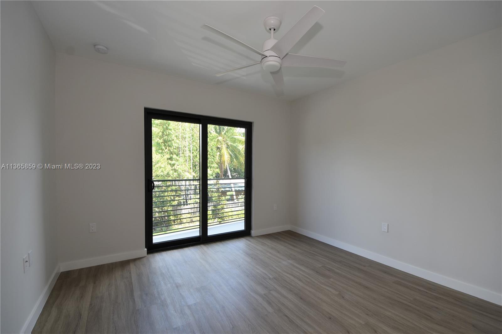 LEISURE TOWNHOUSES CONDO - Residential