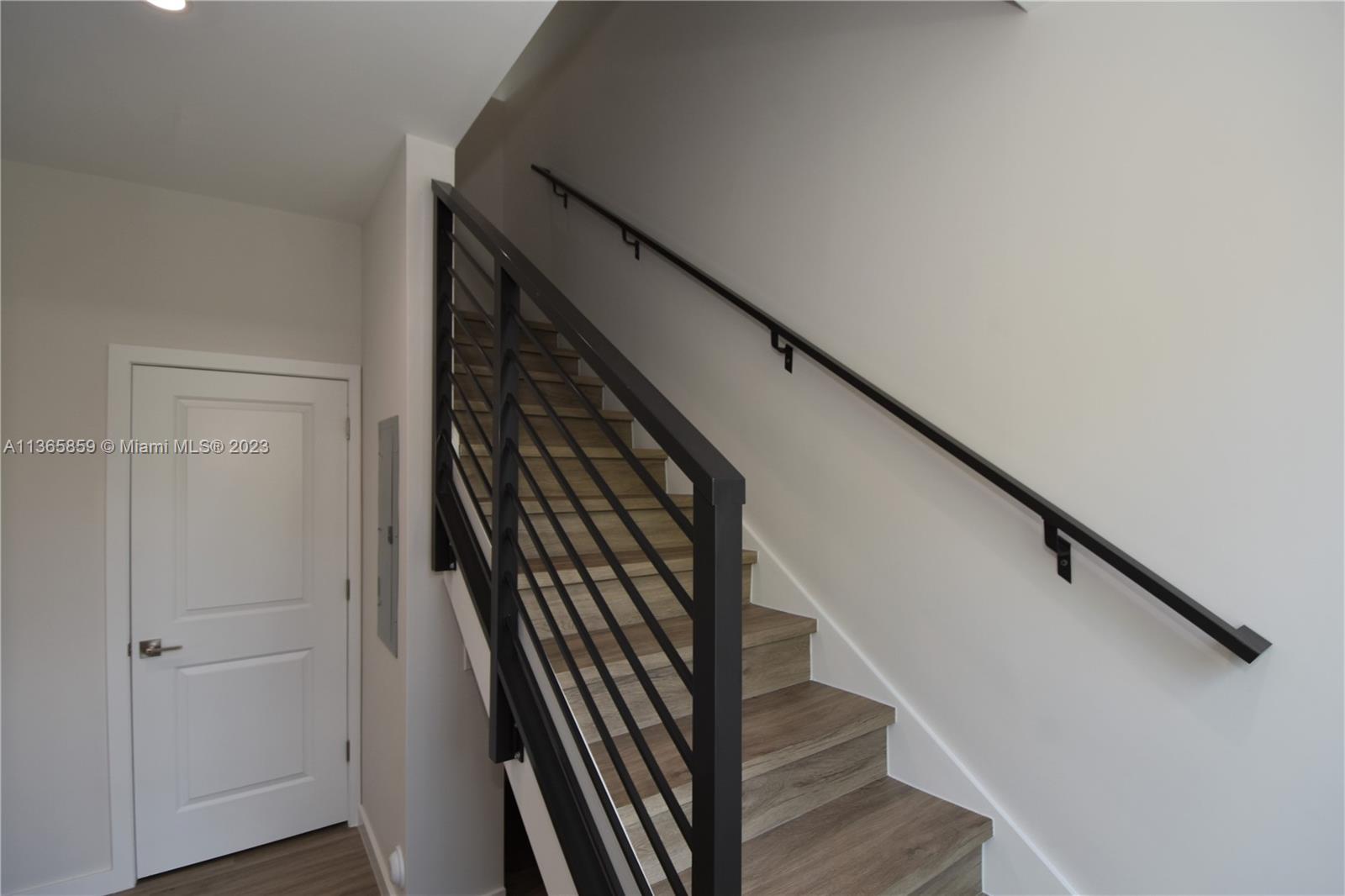 LEISURE TOWNHOUSES CONDO - Residential