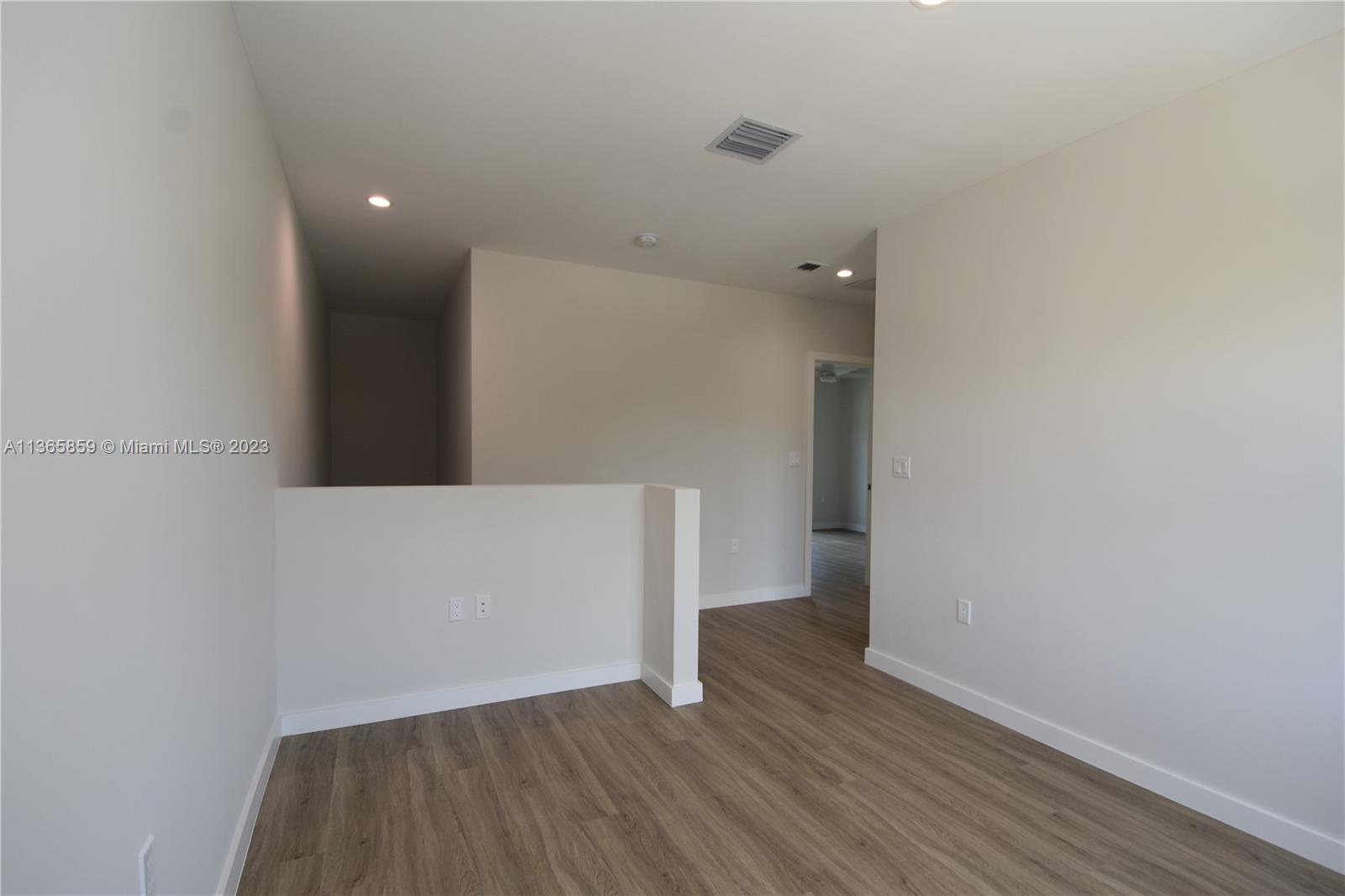 LEISURE TOWNHOUSES CONDO - Residential