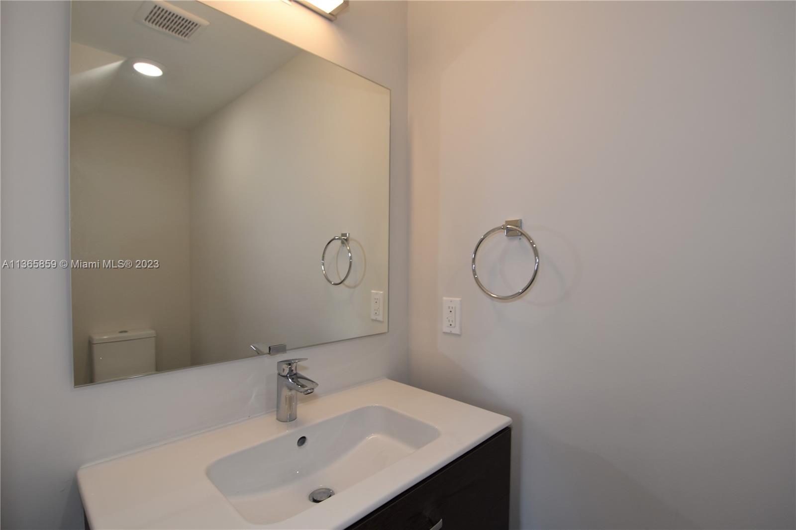 LEISURE TOWNHOUSES CONDO - Residential