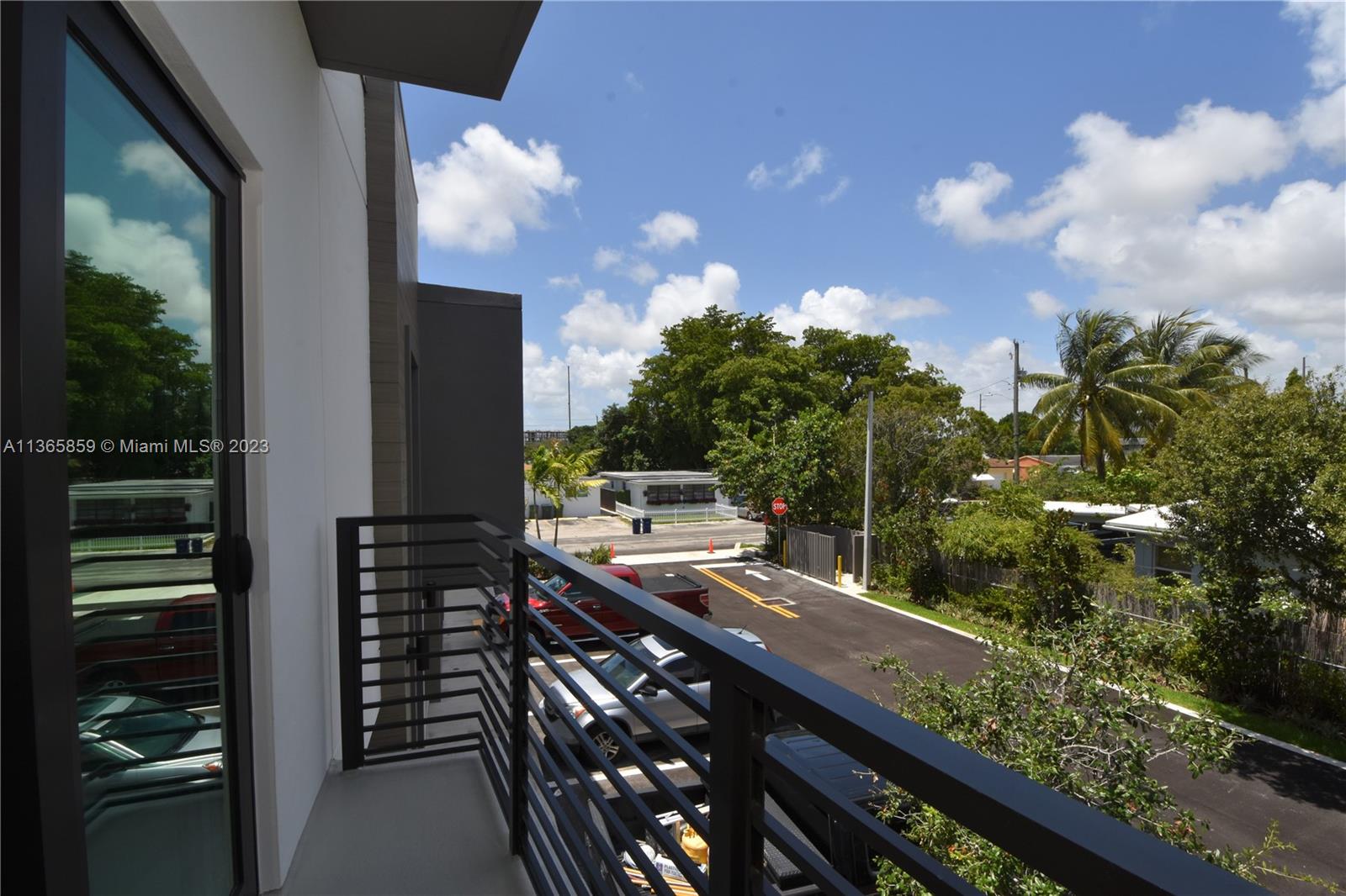 LEISURE TOWNHOUSES CONDO - Residential