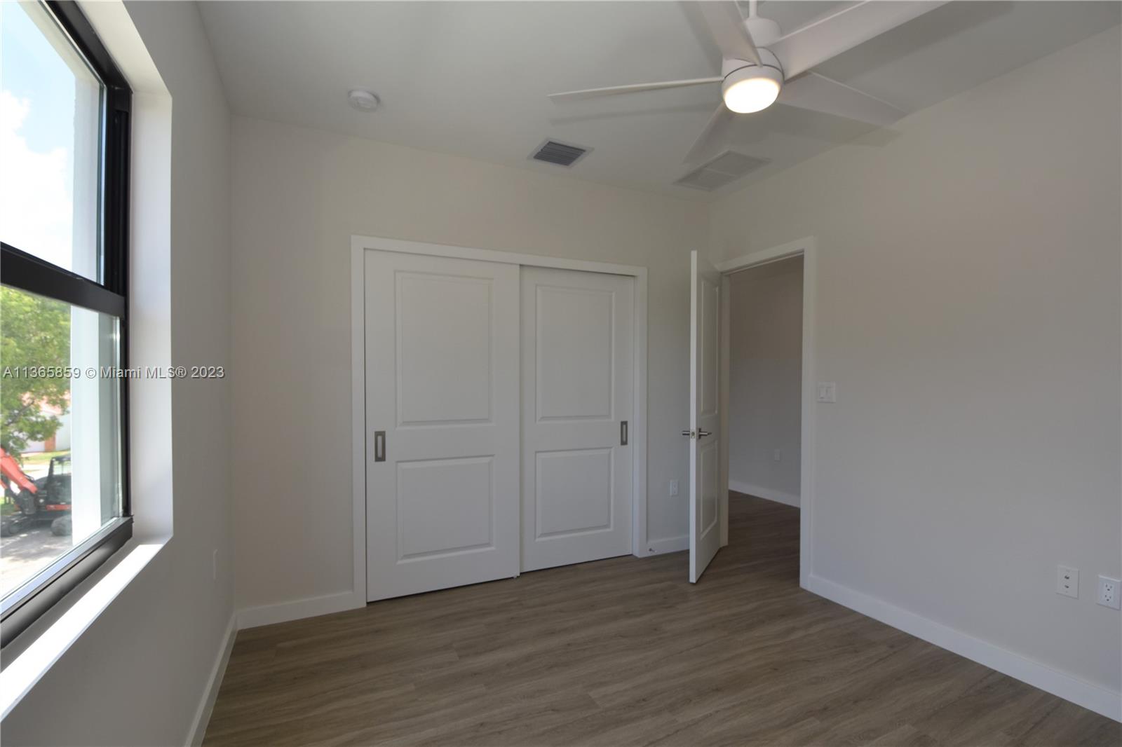 LEISURE TOWNHOUSES CONDO - Residential