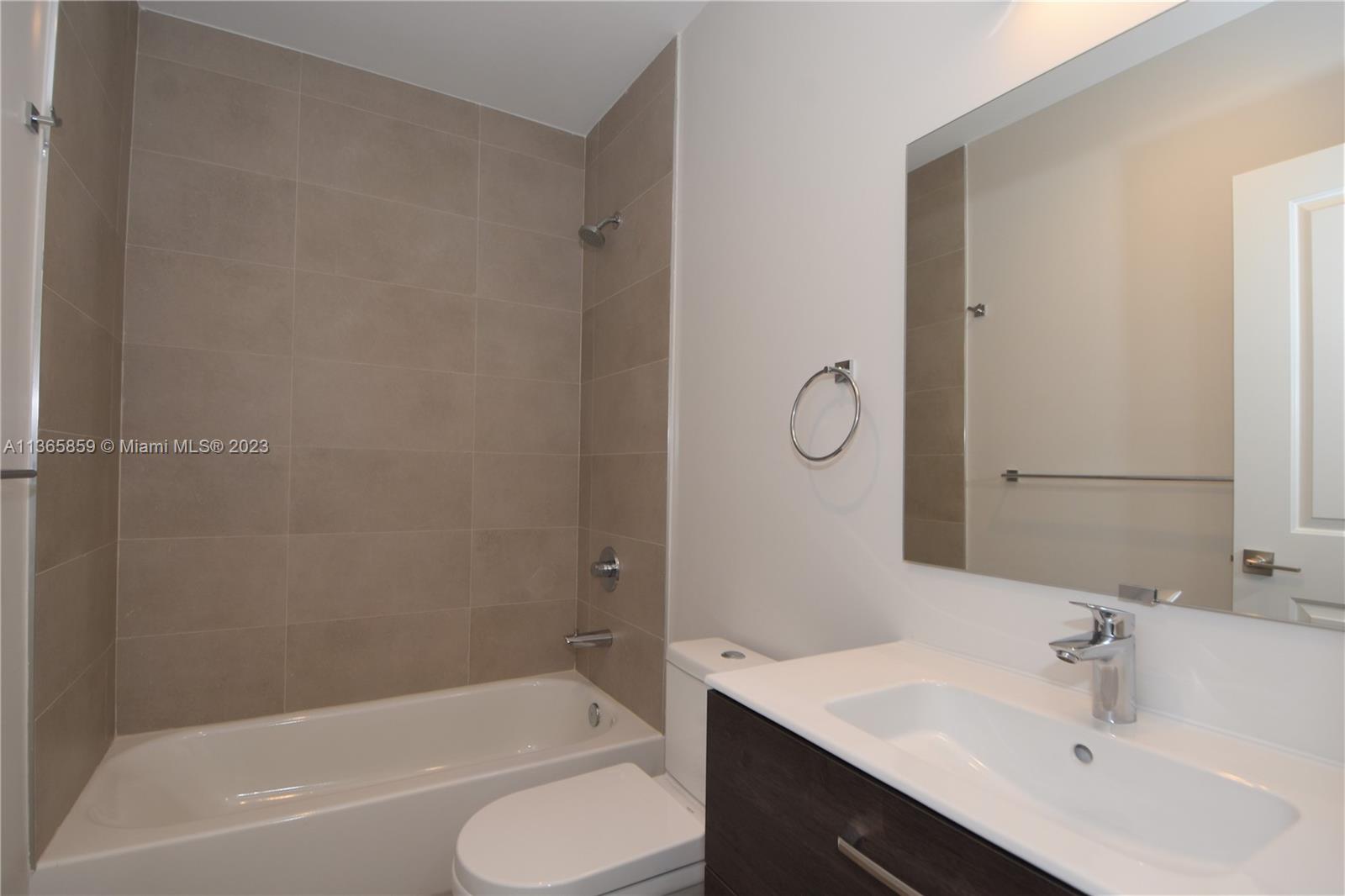 LEISURE TOWNHOUSES CONDO - Residential
