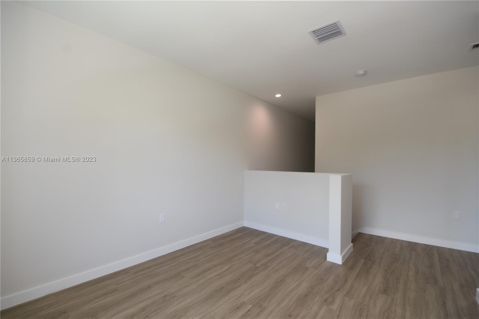 LEISURE TOWNHOUSES CONDO - Residential