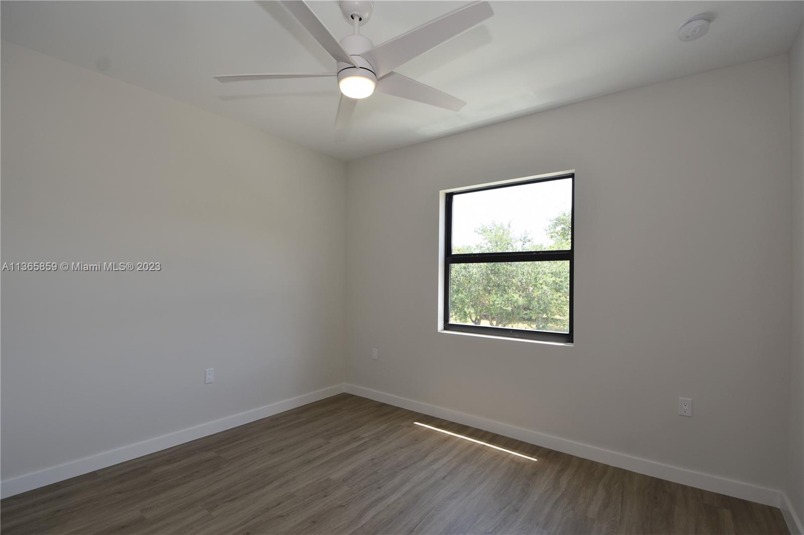 LEISURE TOWNHOUSES CONDO - Residential