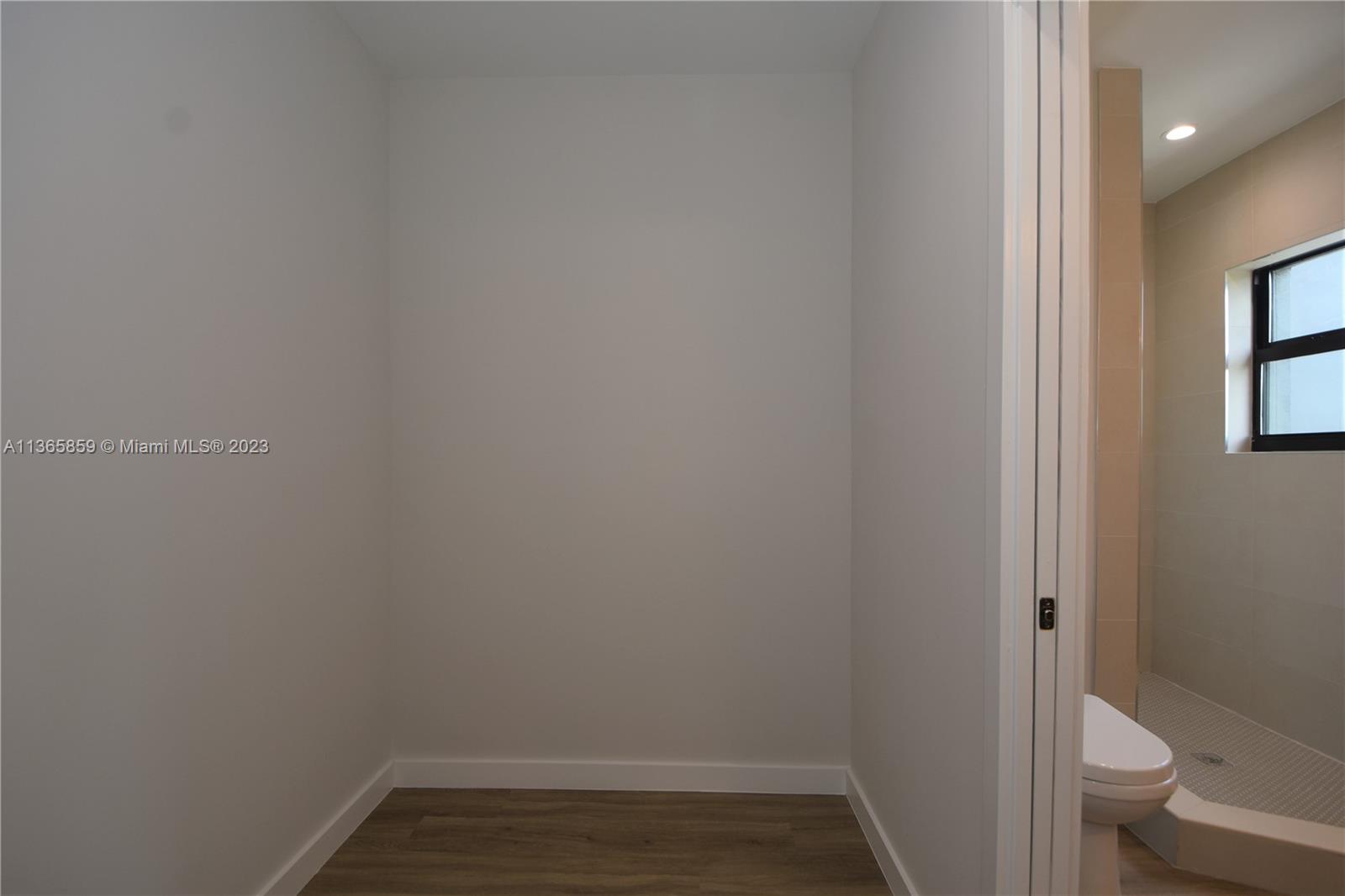 LEISURE TOWNHOUSES CONDO - Residential