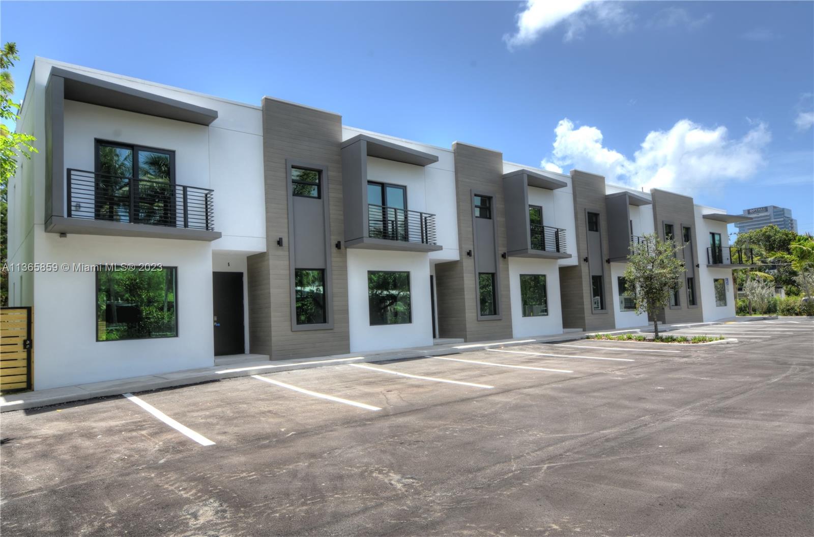 LEISURE TOWNHOUSES CONDO - Residential