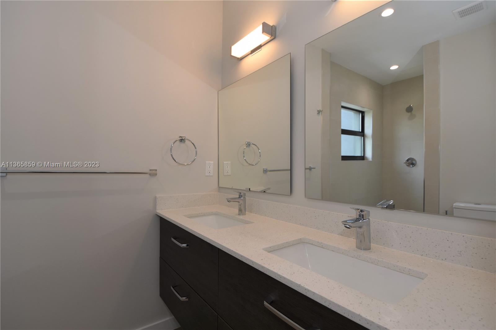LEISURE TOWNHOUSES CONDO - Residential