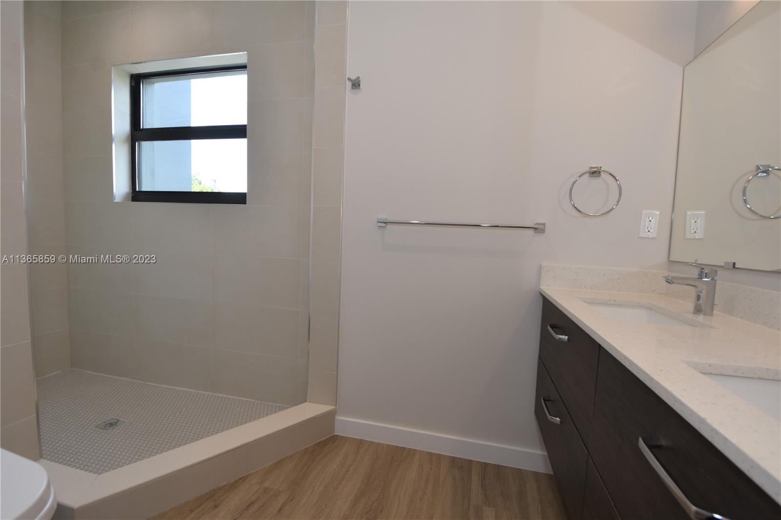 LEISURE TOWNHOUSES CONDO - Residential