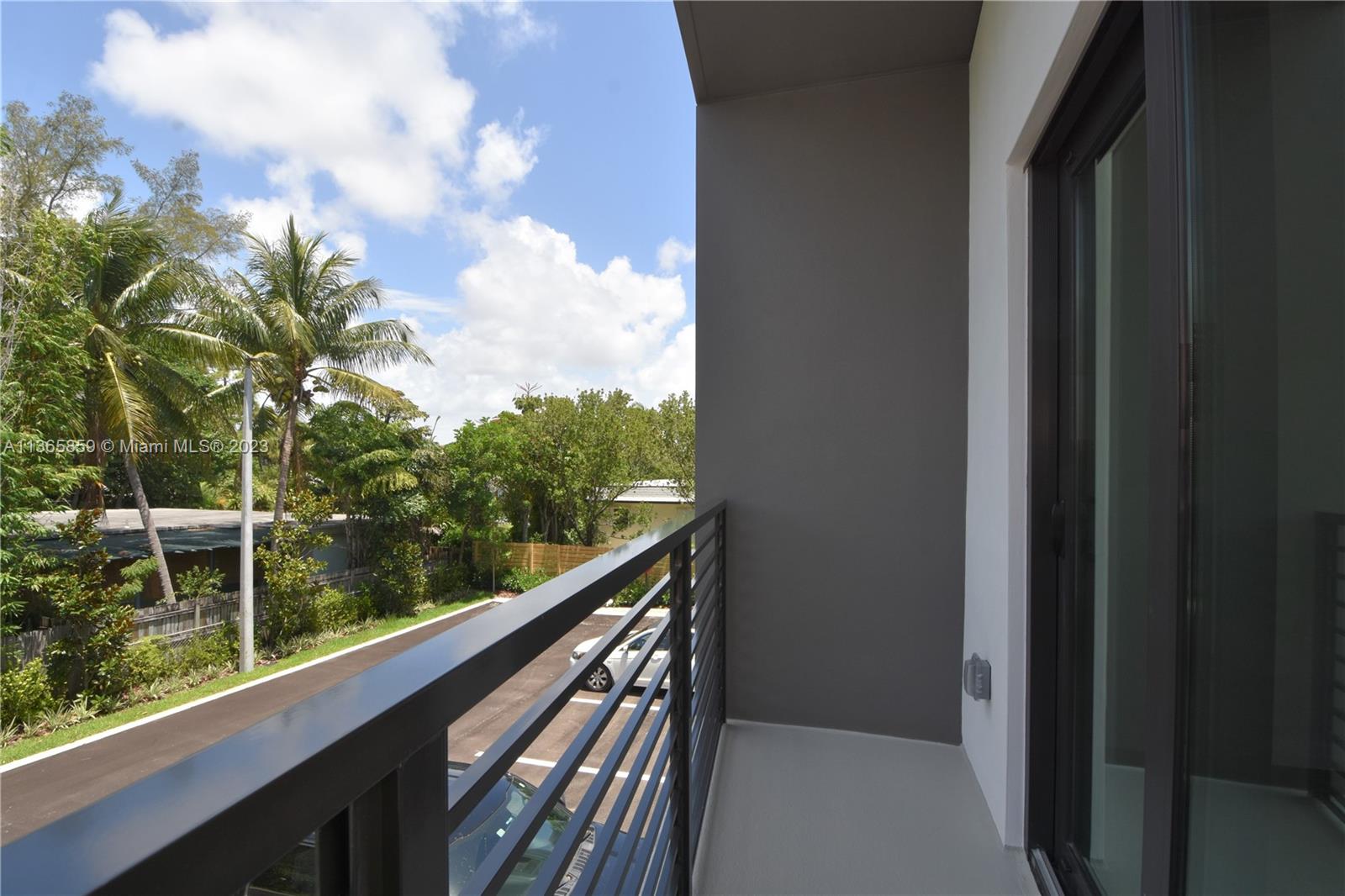 LEISURE TOWNHOUSES CONDO - Residential