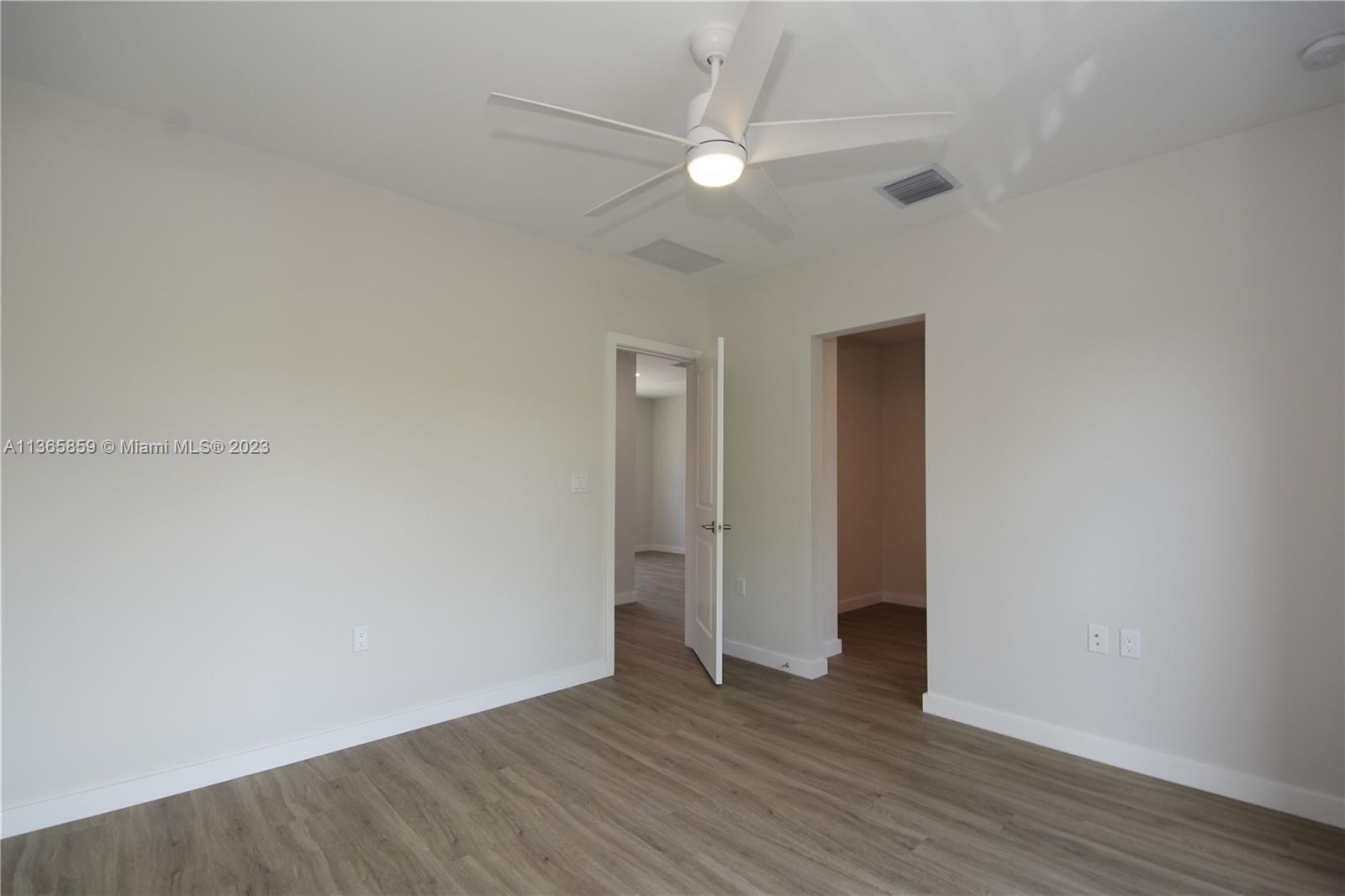 LEISURE TOWNHOUSES CONDO - Residential