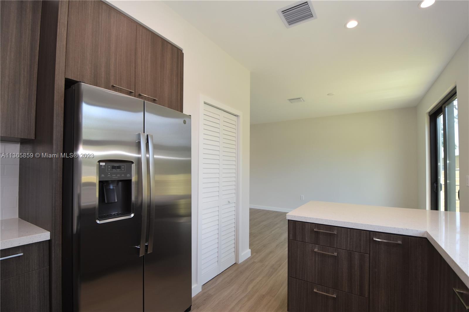 LEISURE TOWNHOUSES CONDO - Residential