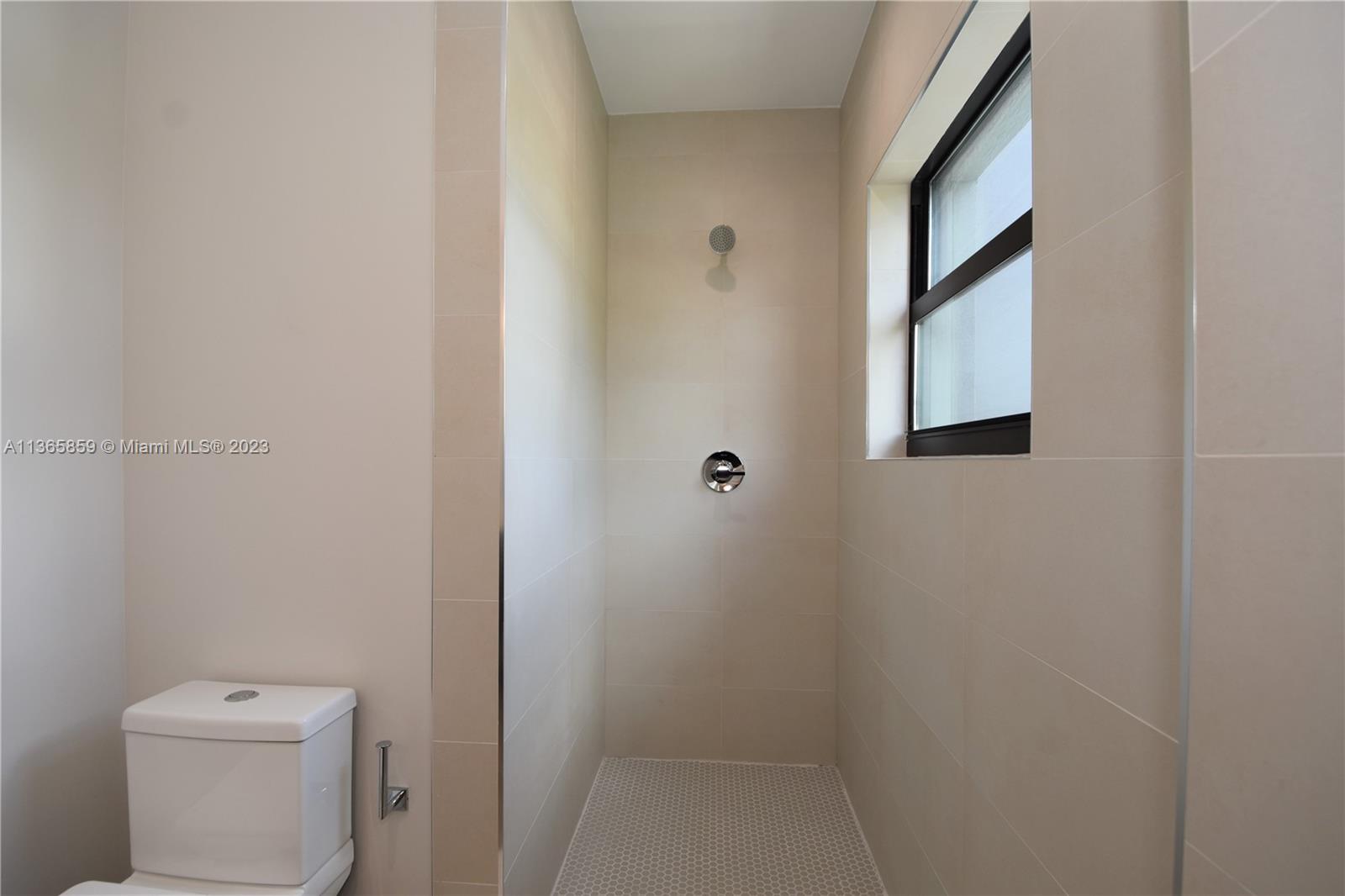LEISURE TOWNHOUSES CONDO - Residential