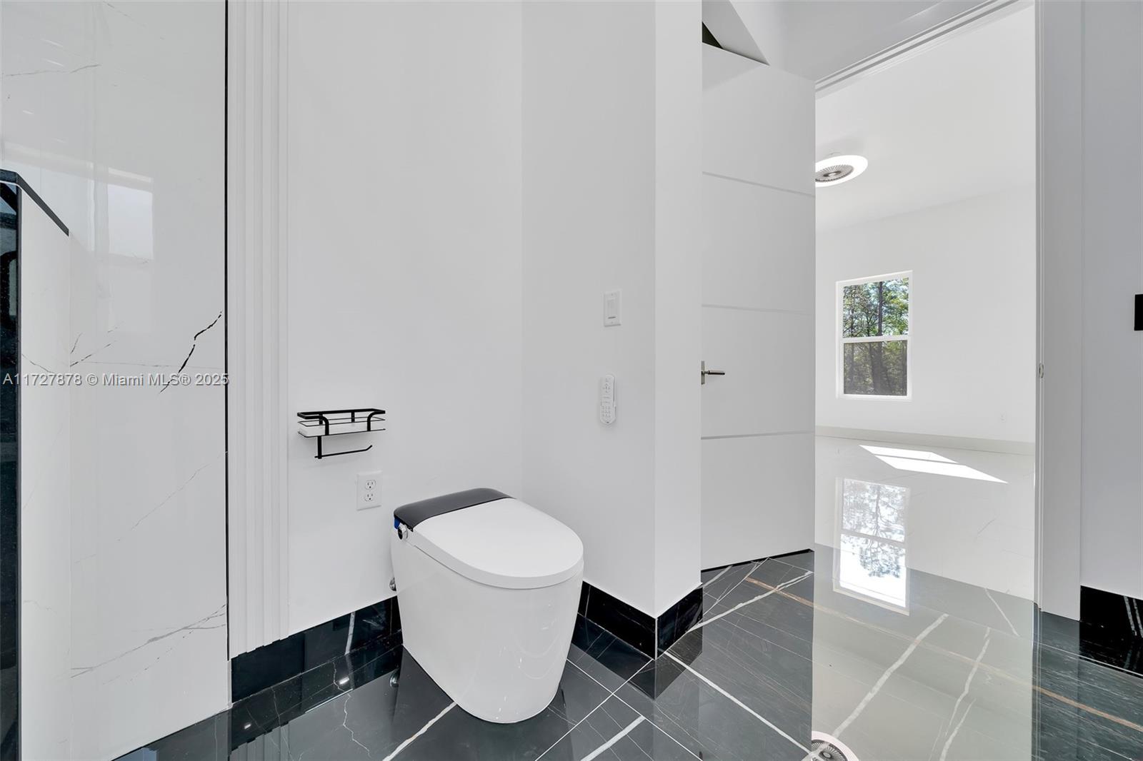 ROLLING HILLS - Residential