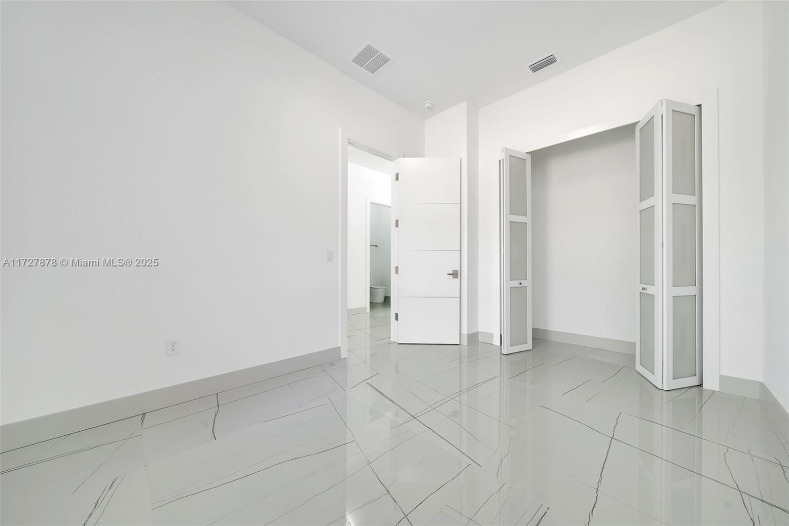 ROLLING HILLS - Residential