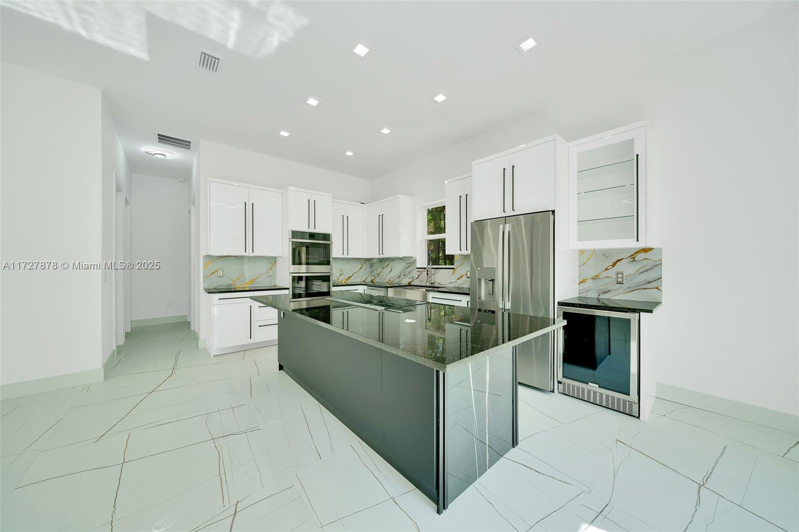 ROLLING HILLS - Residential