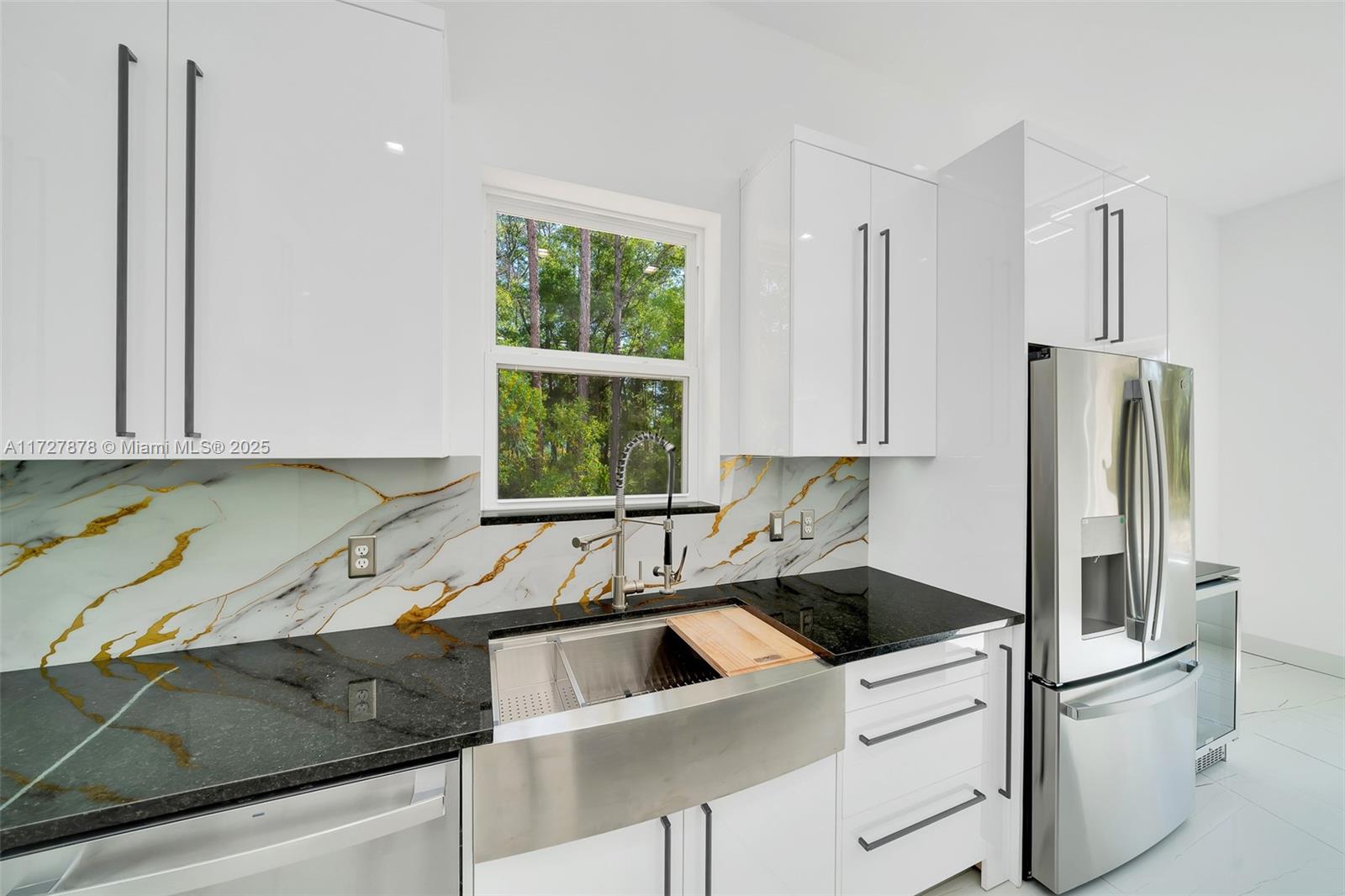 ROLLING HILLS - Residential