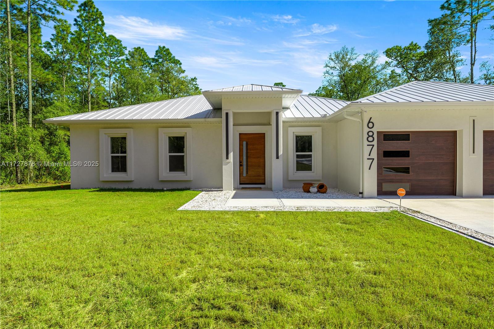 ROLLING HILLS - Residential