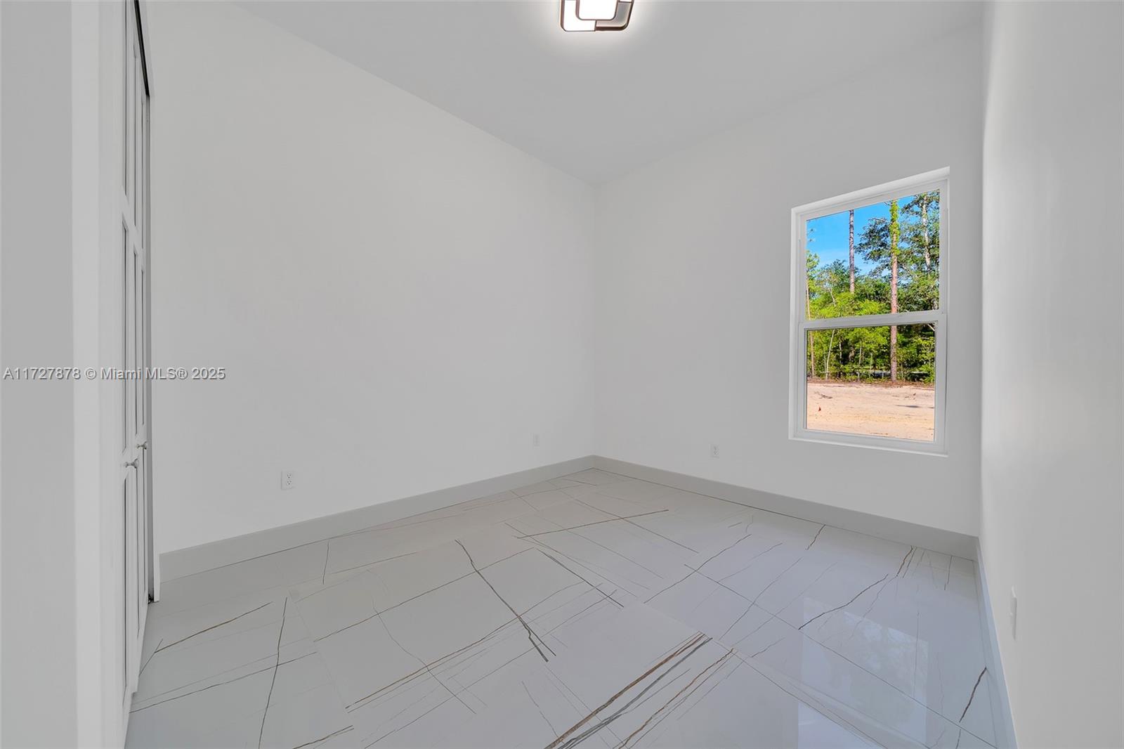 ROLLING HILLS - Residential