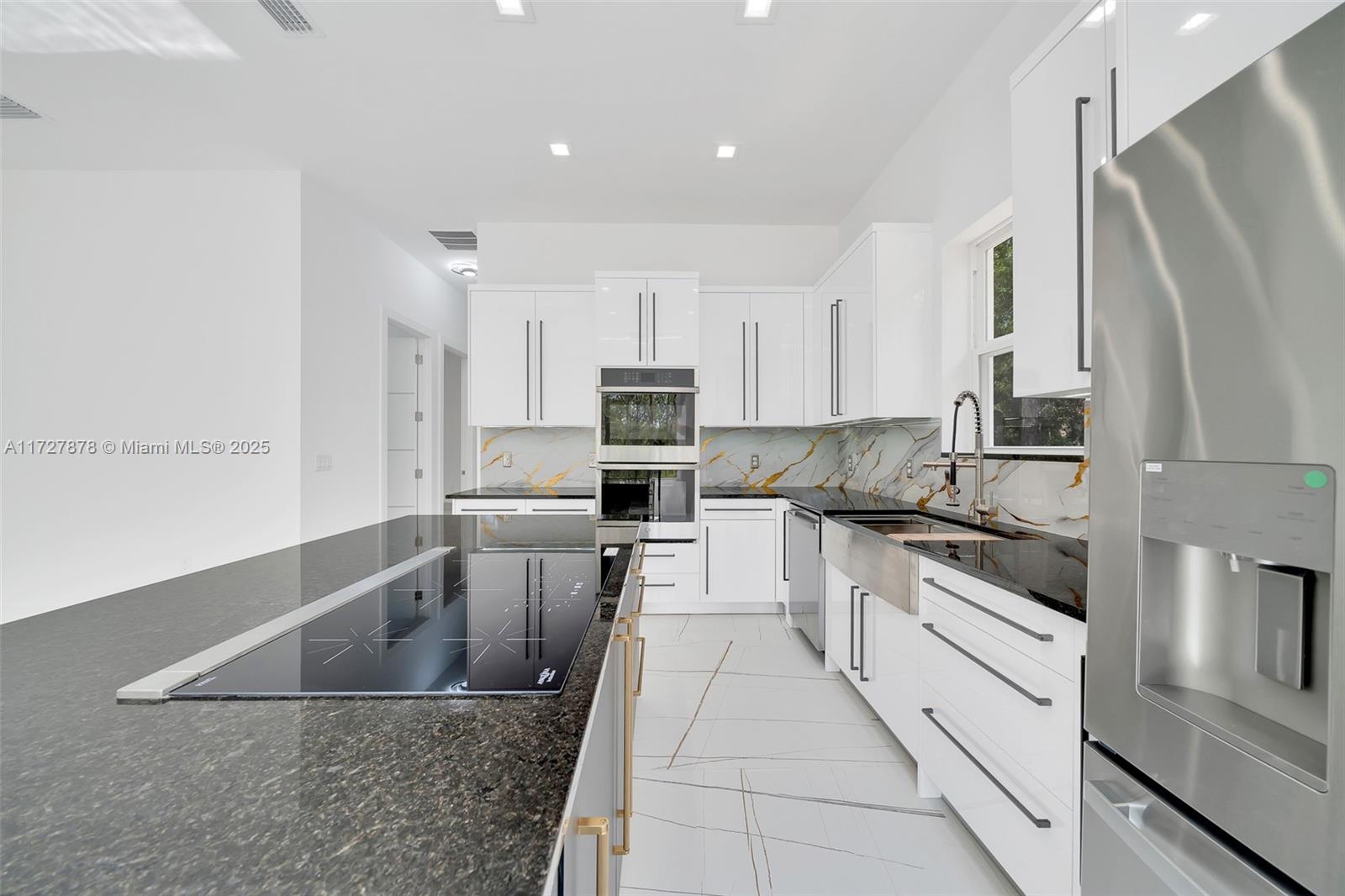 ROLLING HILLS - Residential