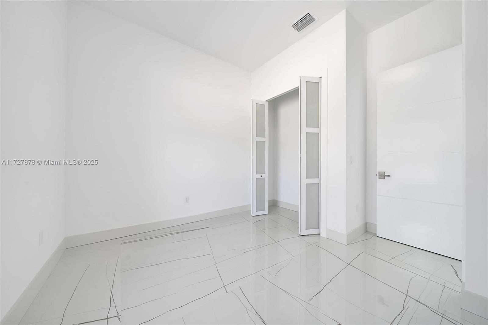 ROLLING HILLS - Residential