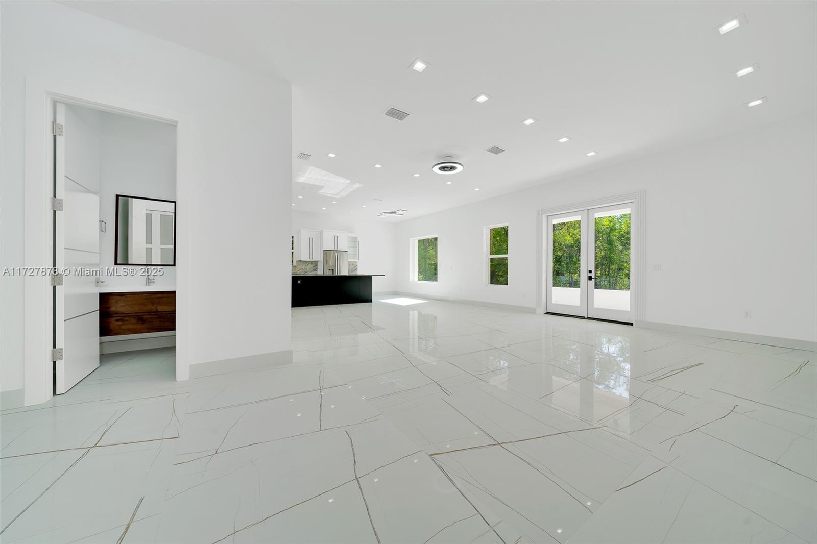 ROLLING HILLS - Residential