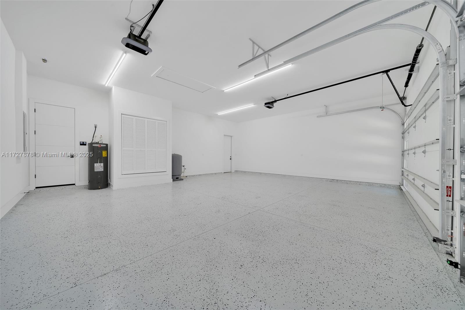 ROLLING HILLS - Residential