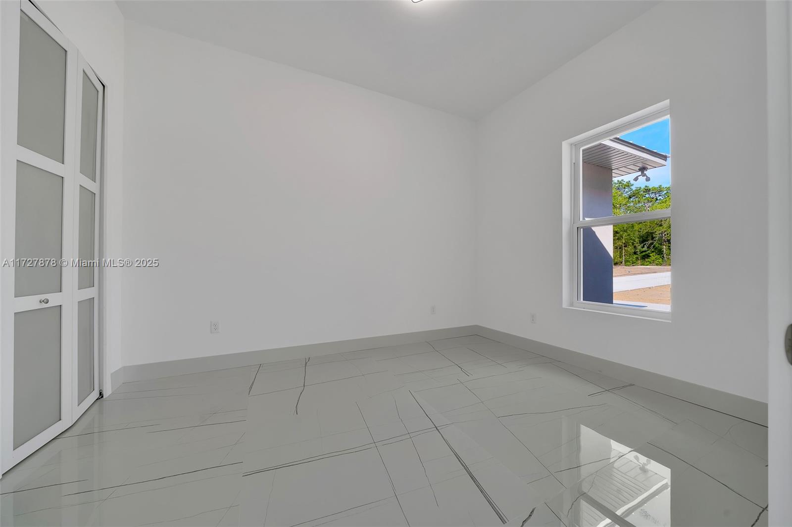 ROLLING HILLS - Residential