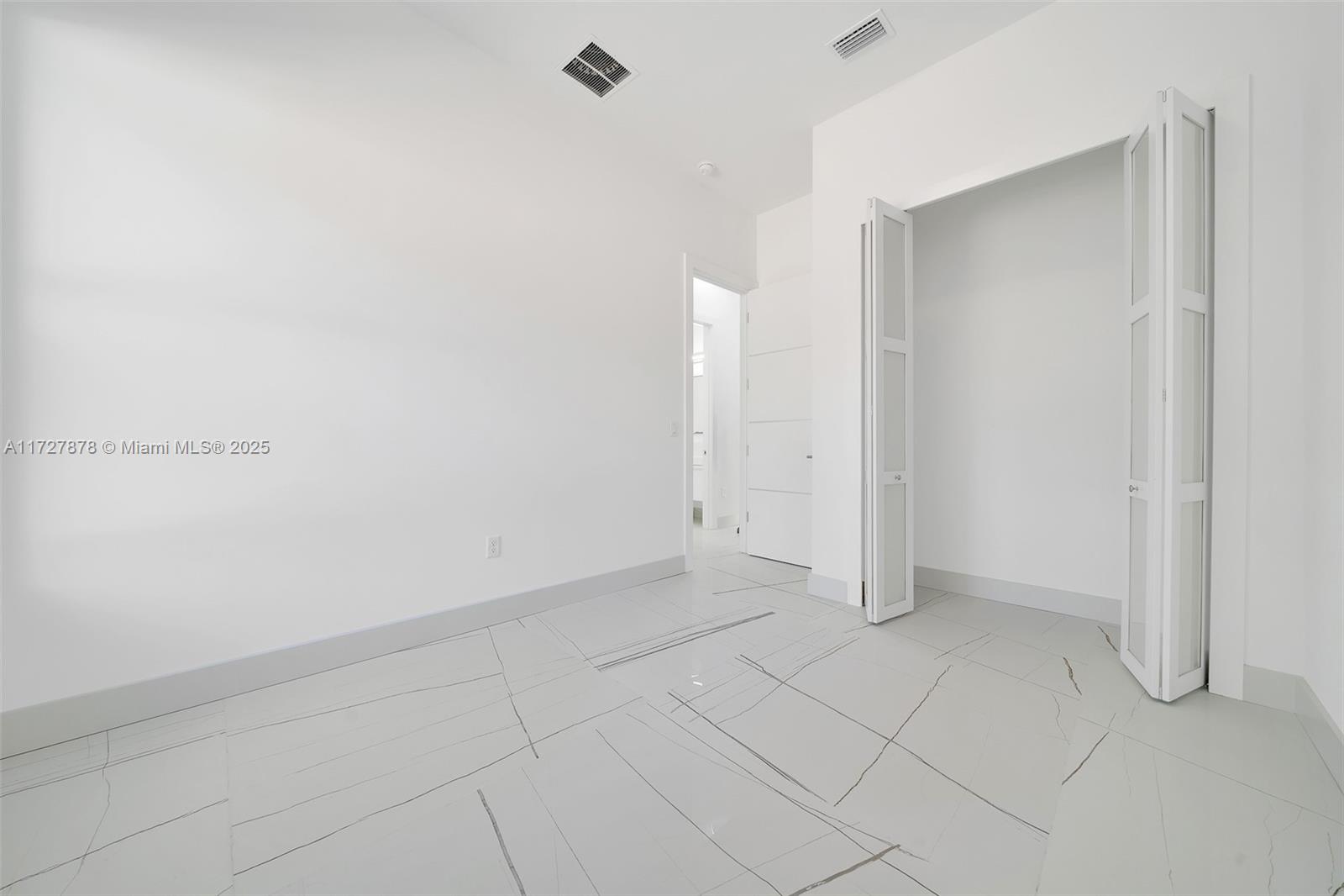 ROLLING HILLS - Residential