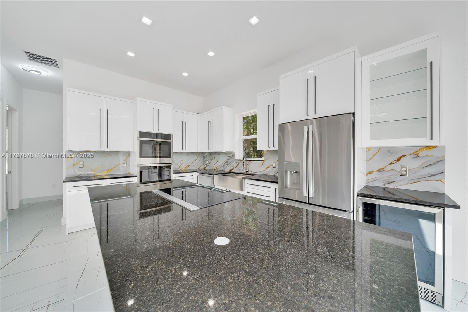 ROLLING HILLS - Residential