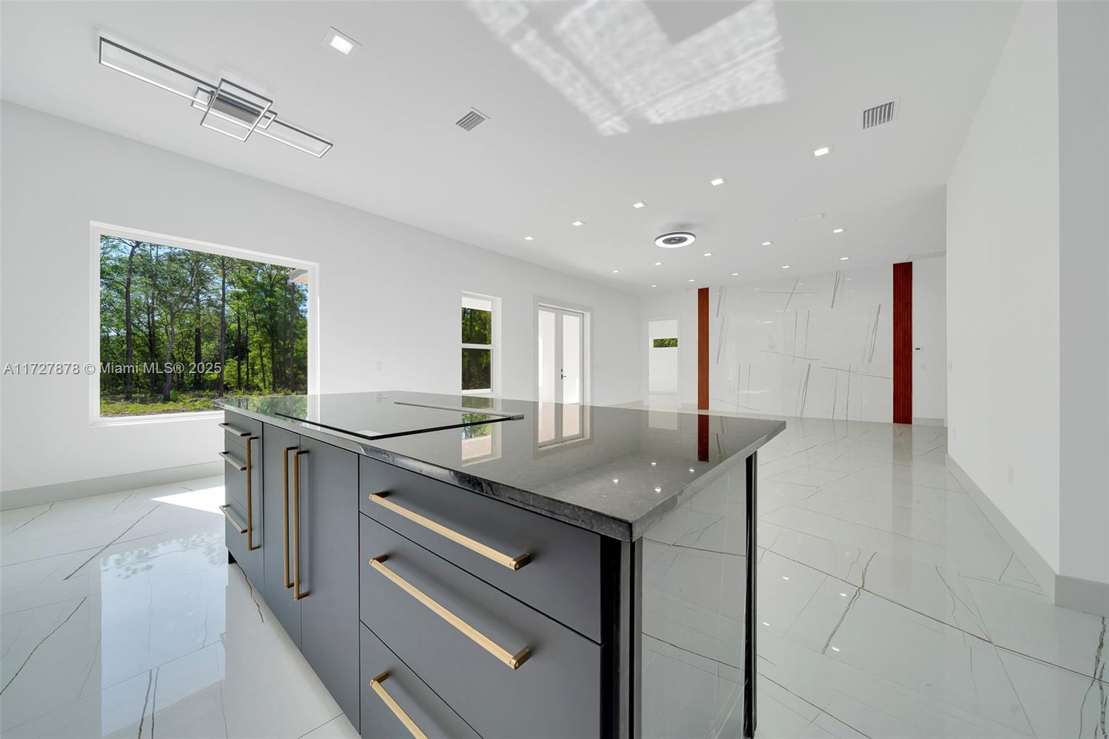 ROLLING HILLS - Residential