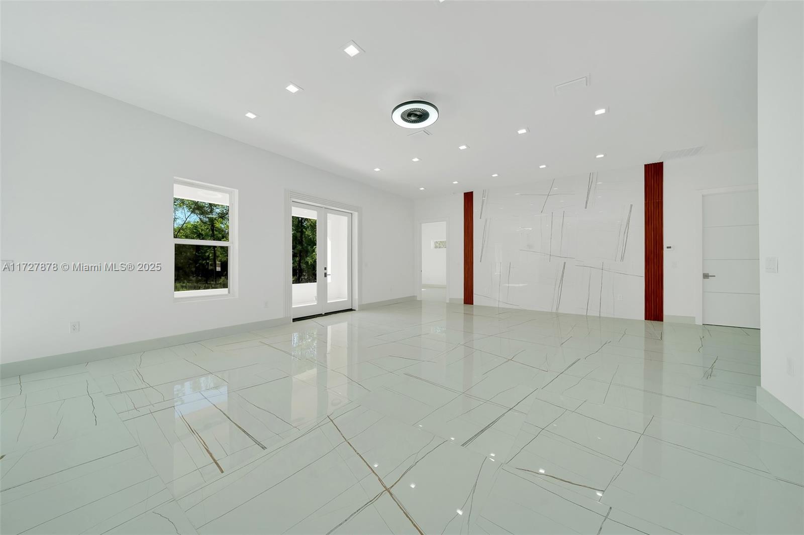 ROLLING HILLS - Residential