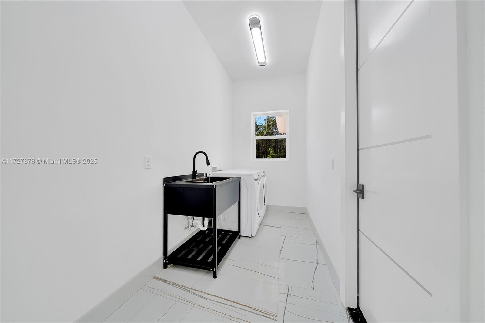 ROLLING HILLS - Residential