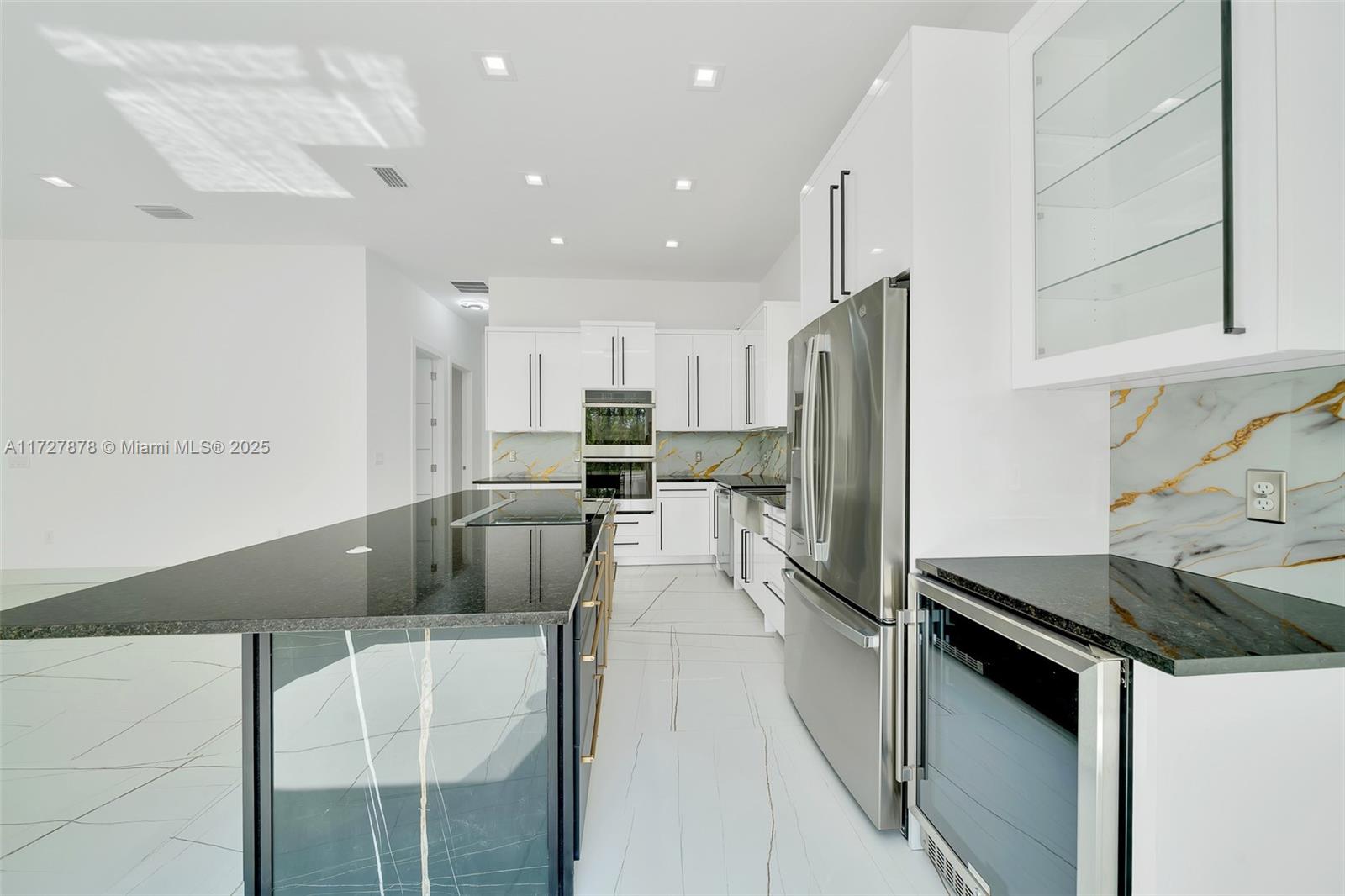 ROLLING HILLS - Residential