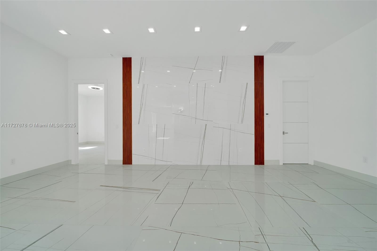 ROLLING HILLS - Residential