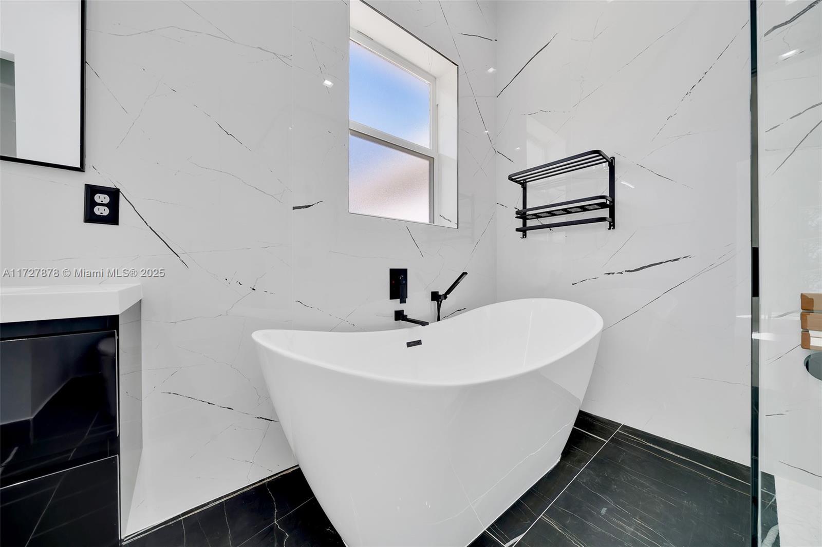 ROLLING HILLS - Residential