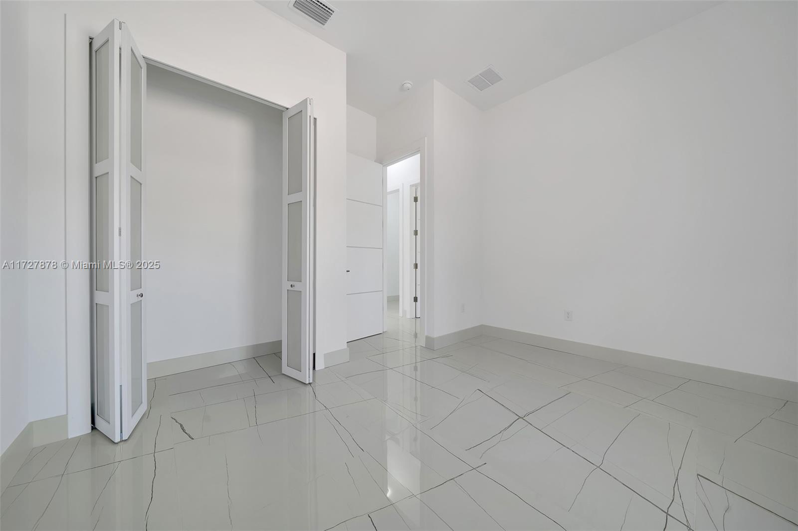 ROLLING HILLS - Residential