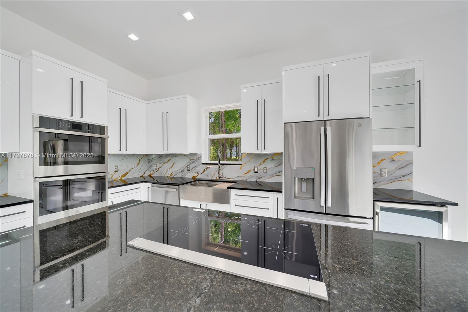 ROLLING HILLS - Residential