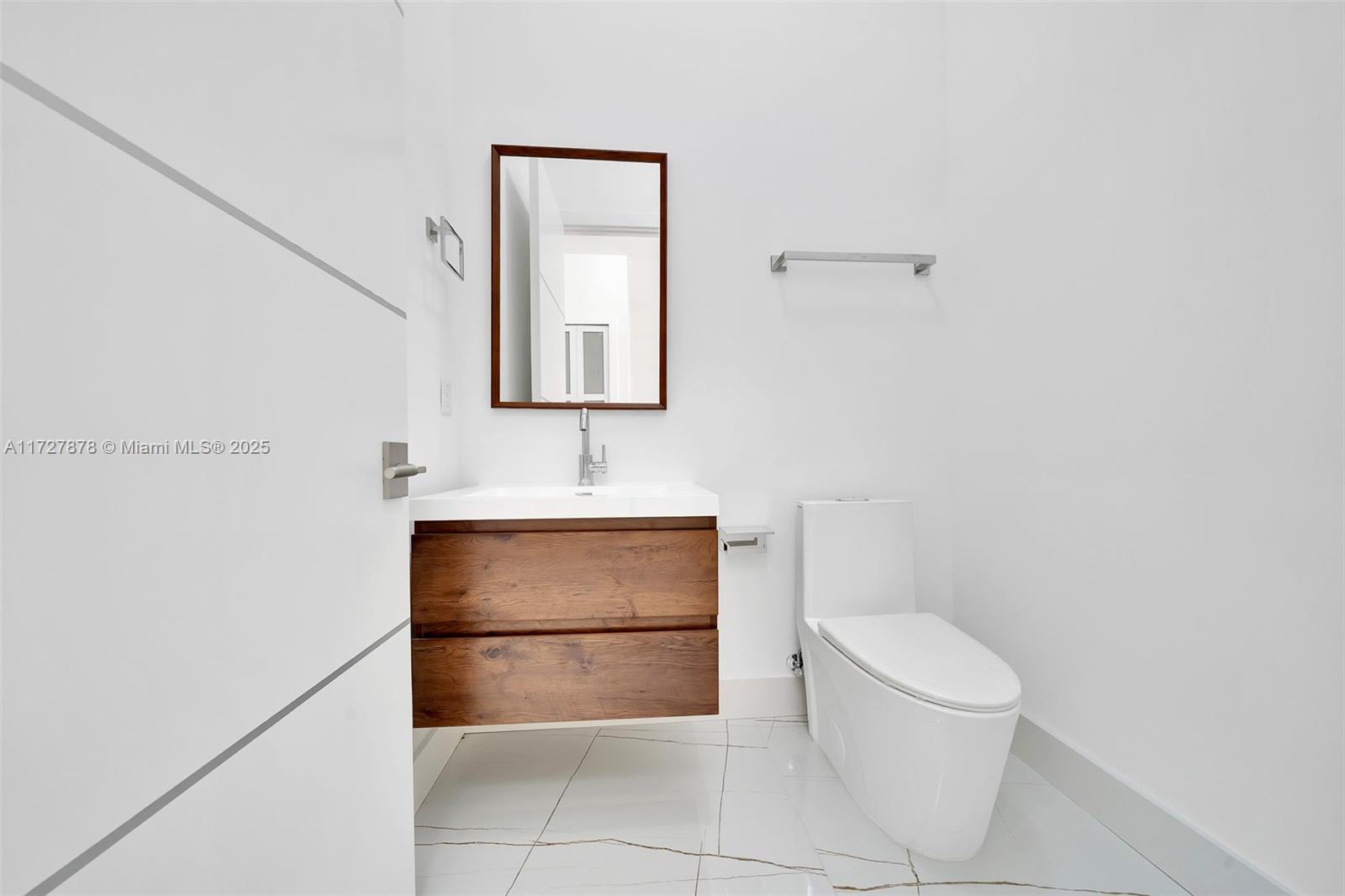 ROLLING HILLS - Residential