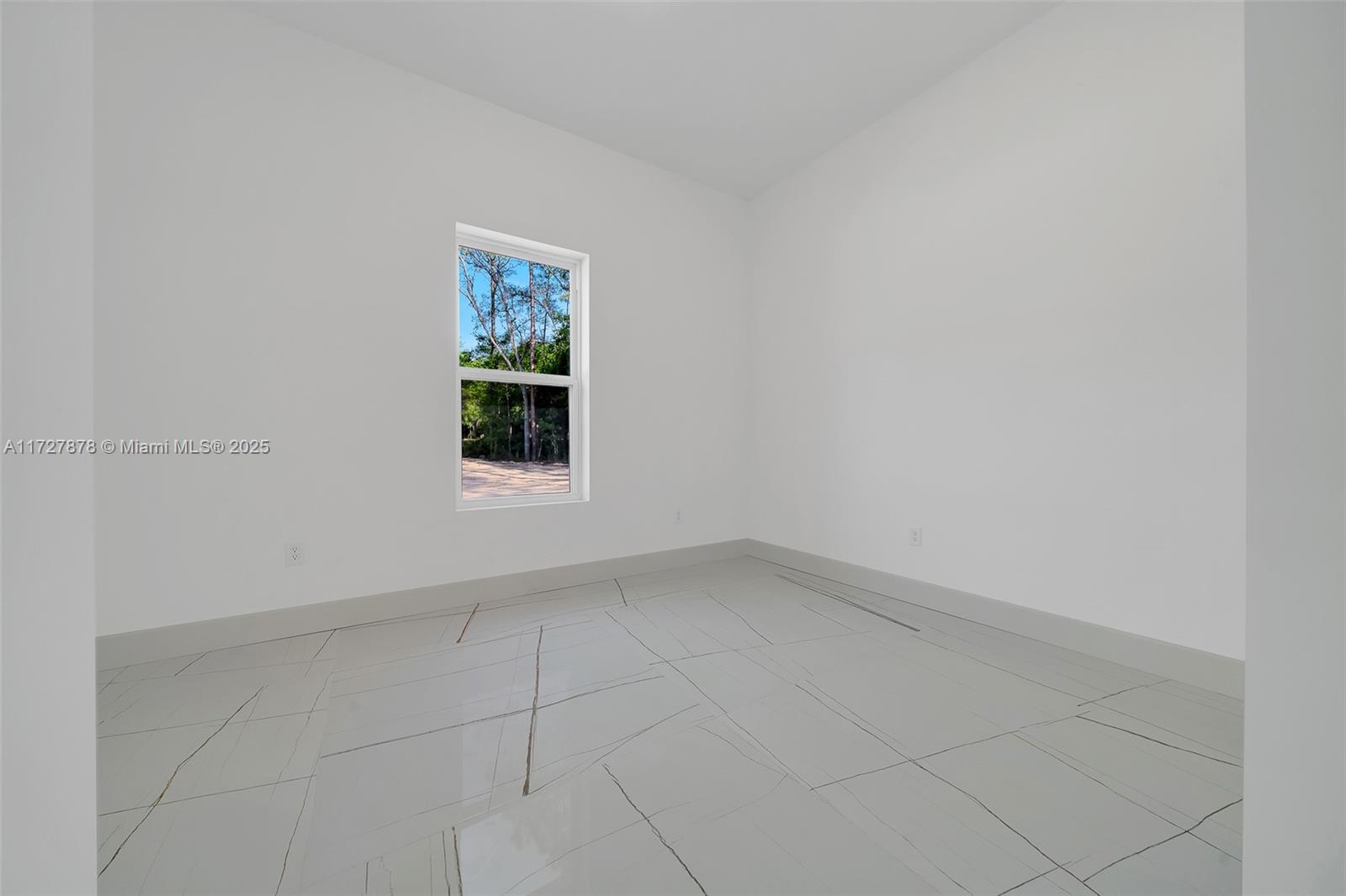 ROLLING HILLS - Residential