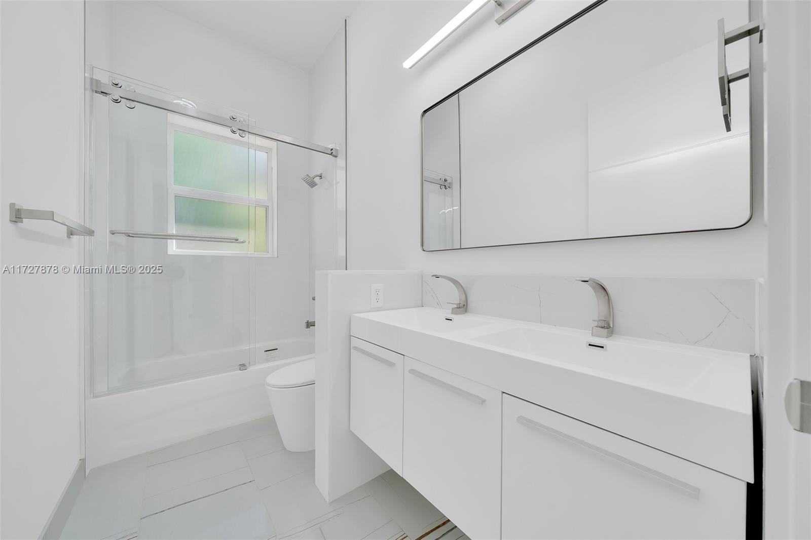 ROLLING HILLS - Residential