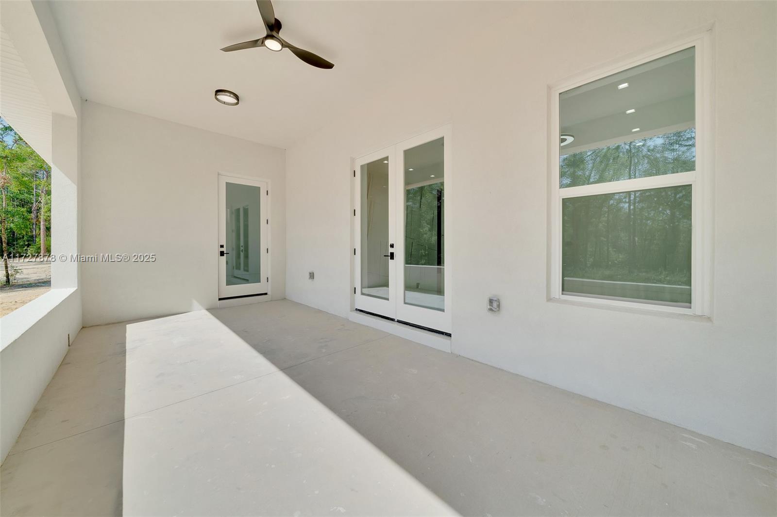 ROLLING HILLS - Residential