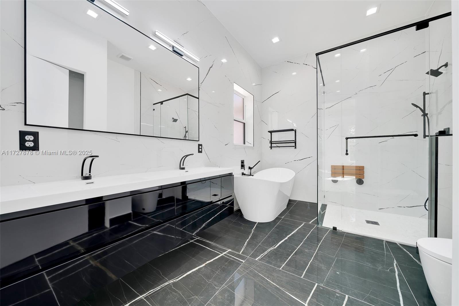 ROLLING HILLS - Residential